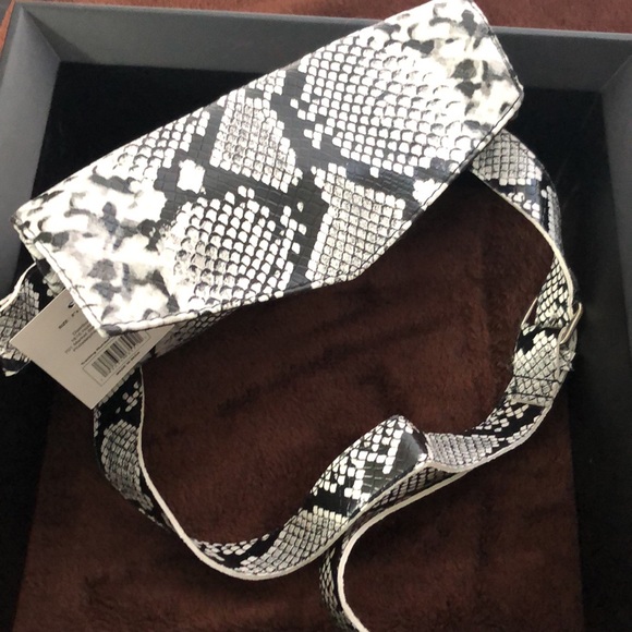 # 29 So Cute Snake Print Fannypac - Picture 2 of 5